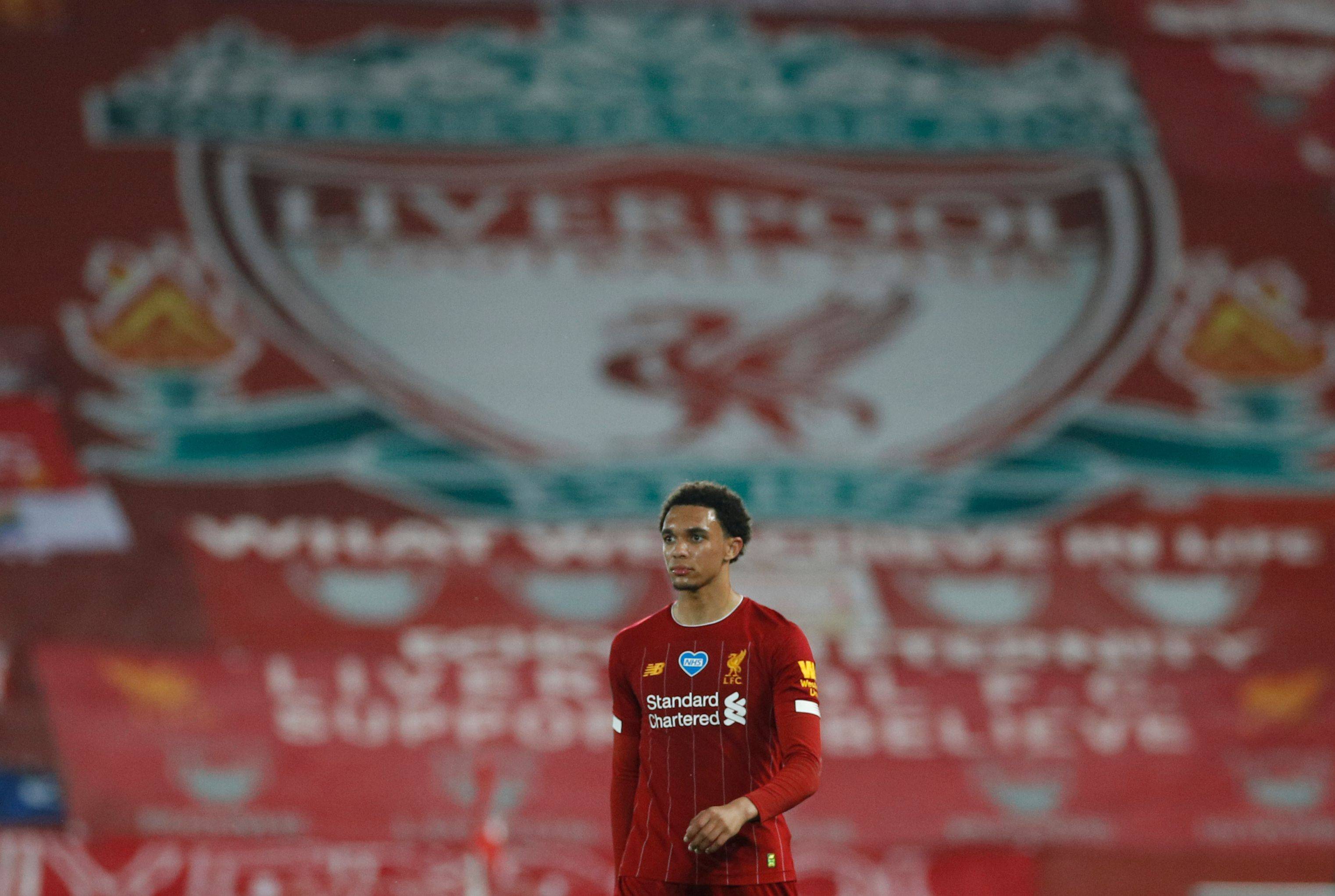 在中场控球 在中场控球