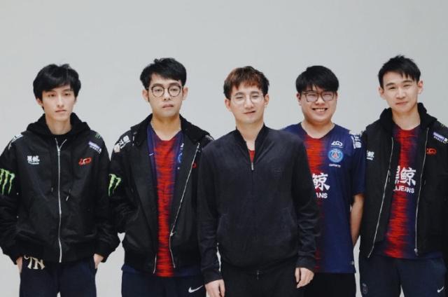 号指向同一 号指向同一